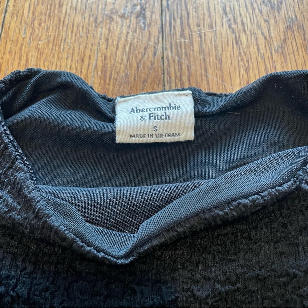 🖤 Abercrombie & Fitch Textured Mock Neck Top 🖤 - Picture 3 of 5